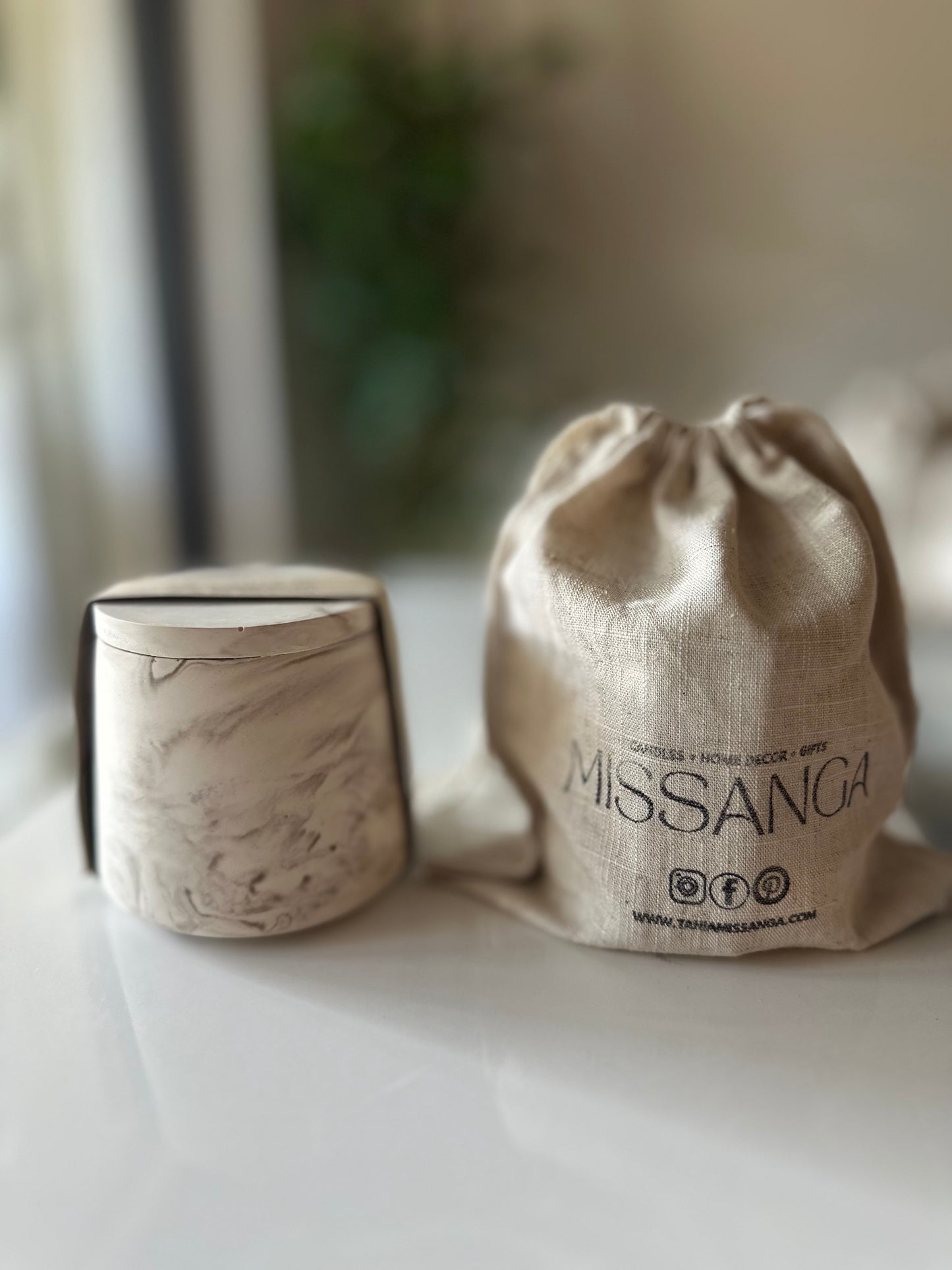STONE Marble • 6.5oz wood wick aesthetic ceramic pot with lid. Soy wax candle with notes of Vanilla & Citrus
