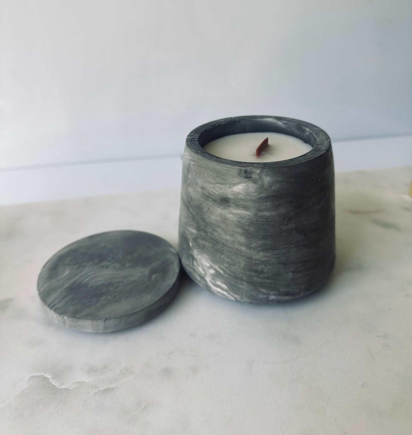GRAY Marble • 6.5oz wood wick aesthetic ceramic pot with lid. Soy wax candle with notes of Vanilla & Citrus
