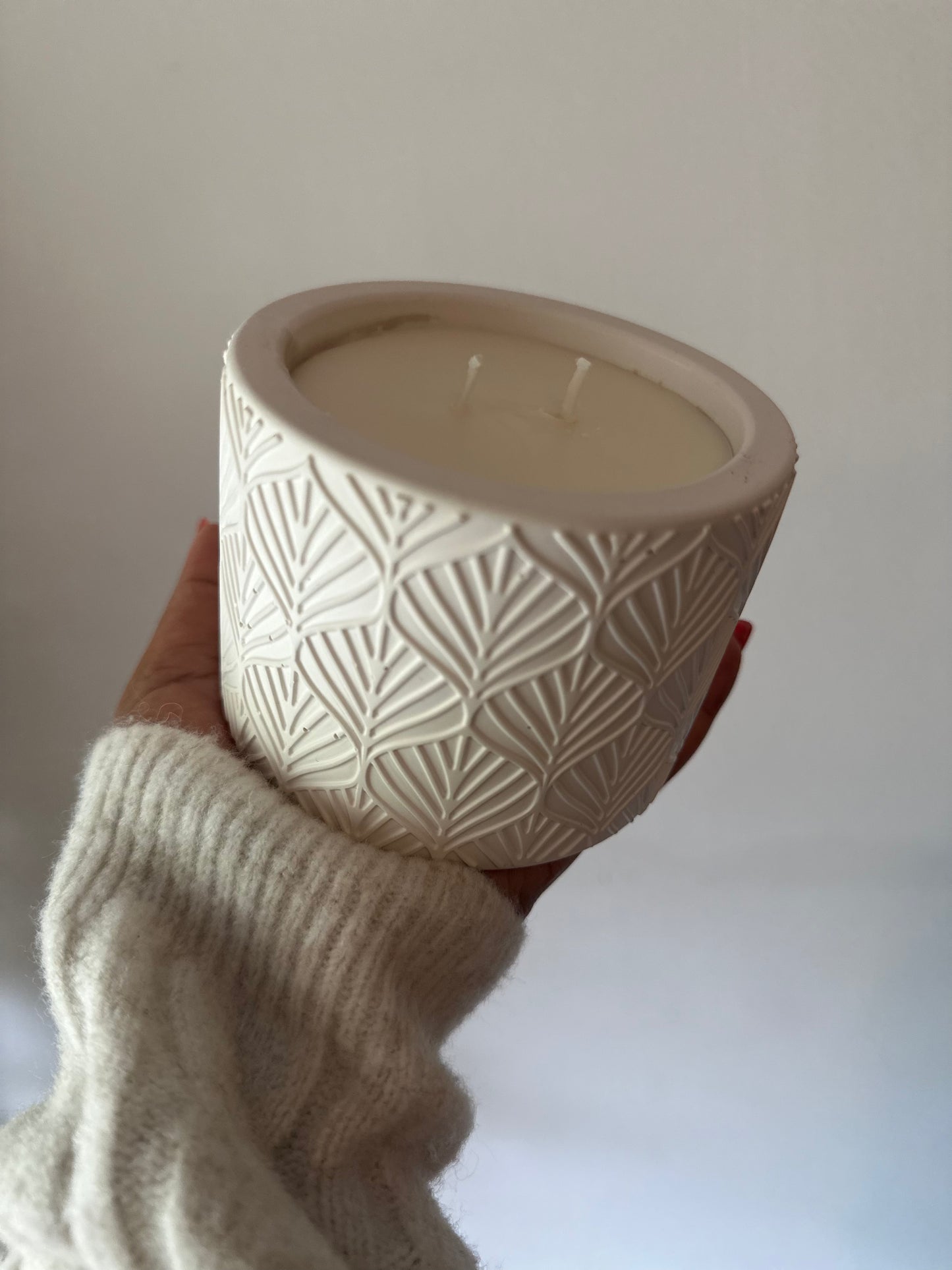 Decorative White ceramic pattern candle jar.